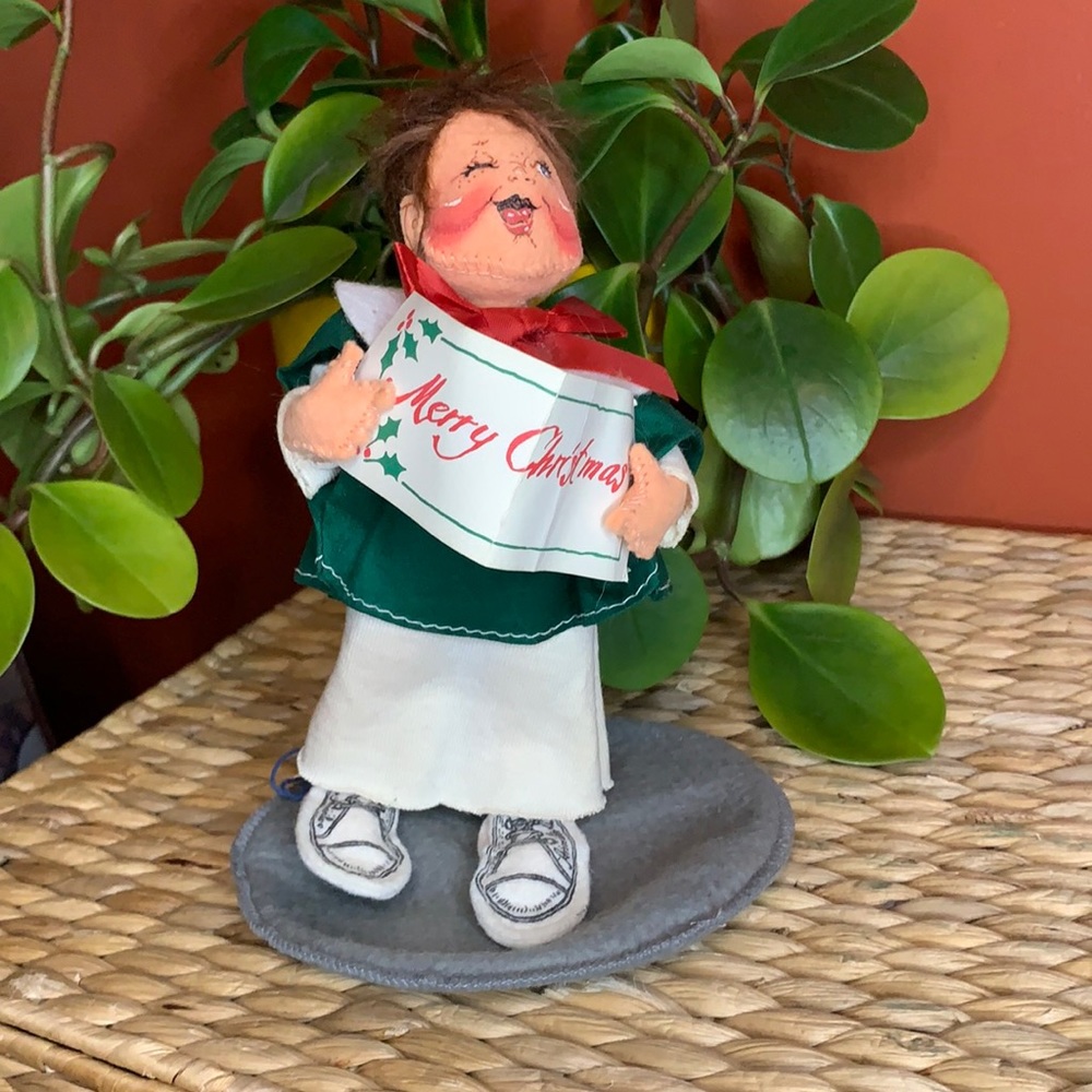 Vintage 1994 Annalee Fighting choir boy green robe
